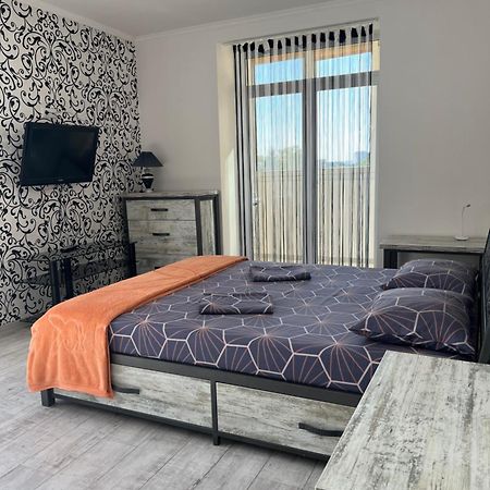 Home In Center With Jacuzzi Ivano-Frankivsk Exteriér fotografie
