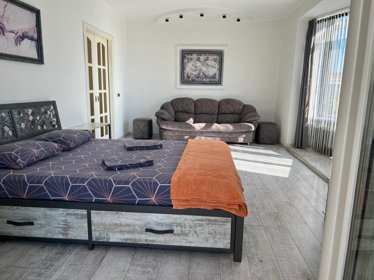 Home In Center With Jacuzzi Ivano-Frankivsk Exteriér fotografie
